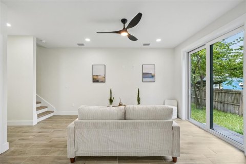 House in Largo, Florida 3 bedrooms, 144.56 sq.m. № 1791740 - photo 12