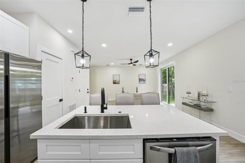 House in Largo, Florida 3 bedrooms, 144.56 sq.m. № 1791740 - photo 23