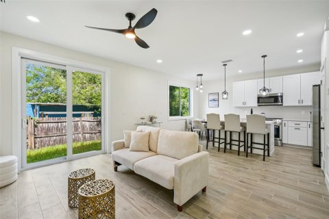 House in Largo, Florida 3 bedrooms, 144.56 sq.m. № 1791740 - photo 9
