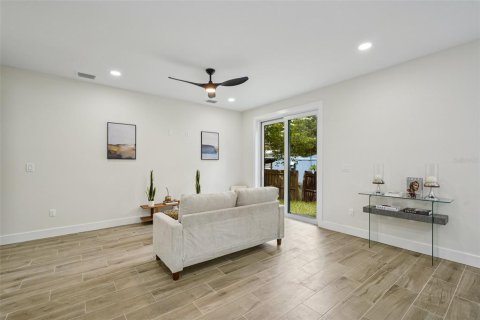 House in Largo, Florida 3 bedrooms, 144.56 sq.m. № 1791740 - photo 11
