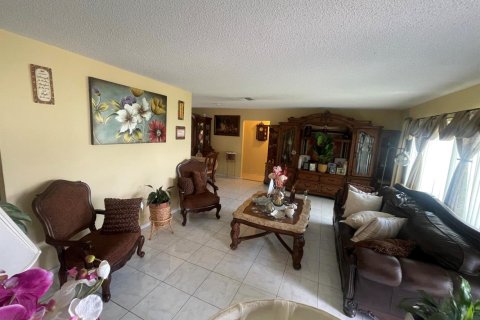 Casa en venta en Tamarac, Florida, 2 dormitorios, 147.44 m2 № 2261962 - foto 3