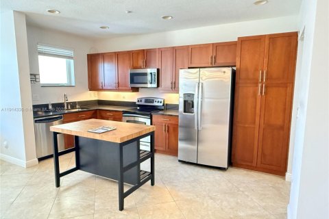 Купить таунхаус в Форт-Лодердейл, Флорида 3 спальни, 180.14м2, № 1971195 - фото 7