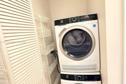 Купить таунхаус в Форт-Лодердейл, Флорида 3 спальни, 180.14м2, № 1971195 - фото 21