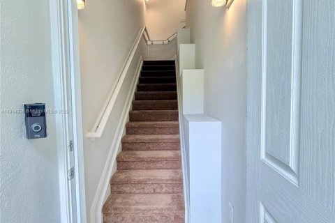 Купить таунхаус в Форт-Лодердейл, Флорида 3 спальни, 180.14м2, № 1971195 - фото 2