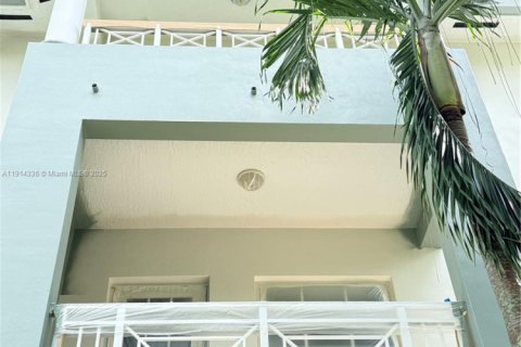 Купить таунхаус в Форт-Лодердейл, Флорида 3 спальни, 180.14м2, № 1971195 - фото 29