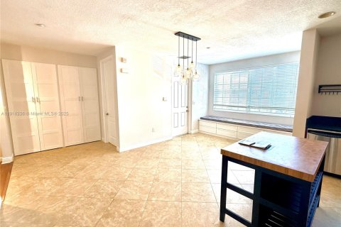 Купить таунхаус в Форт-Лодердейл, Флорида 3 спальни, 180.14м2, № 1971195 - фото 9