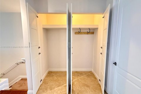 Купить таунхаус в Форт-Лодердейл, Флорида 3 спальни, 180.14м2, № 1971195 - фото 13