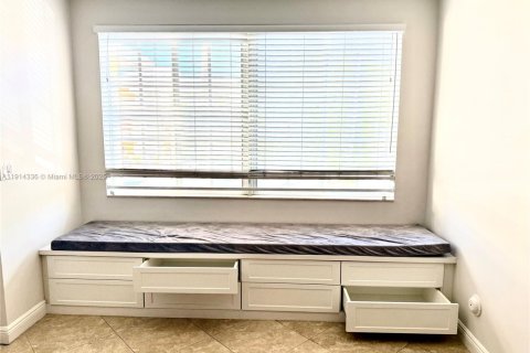 Купить таунхаус в Форт-Лодердейл, Флорида 3 спальни, 180.14м2, № 1971195 - фото 12