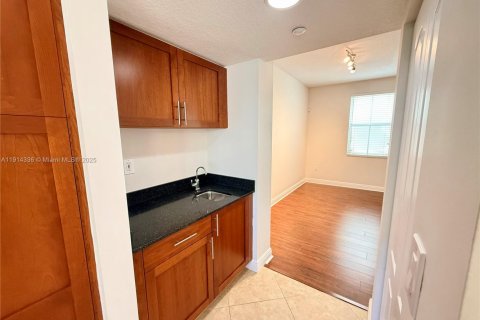 Купить таунхаус в Форт-Лодердейл, Флорида 3 спальни, 180.14м2, № 1971195 - фото 10