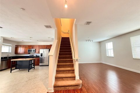 Купить таунхаус в Форт-Лодердейл, Флорида 3 спальни, 180.14м2, № 1971195 - фото 3