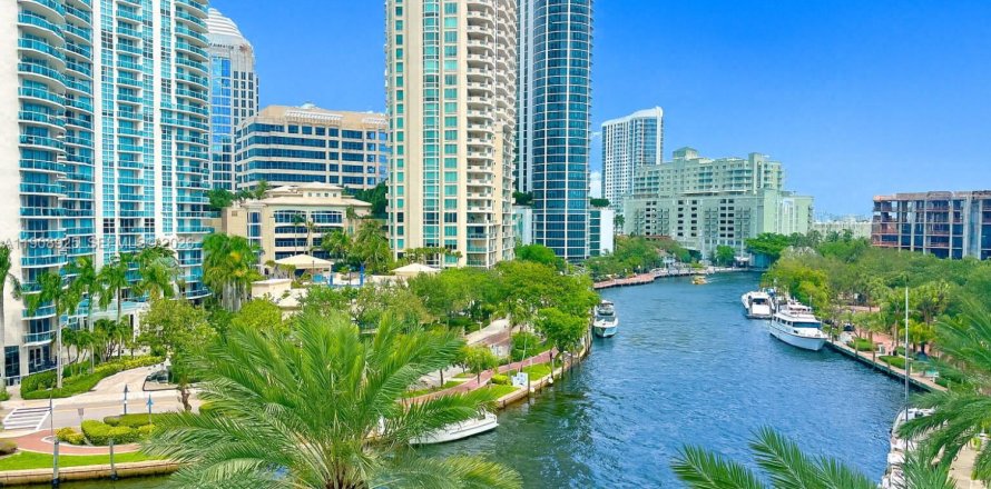 Condominio en Fort Lauderdale, Florida, 2 dormitorios  № 2078265