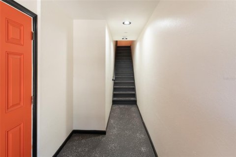 Townhouse in Tampa, Florida 3 bedrooms, 146.04 sq.m. № 2319008 - photo 9
