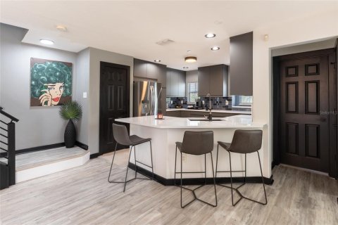 Townhouse in Tampa, Florida 3 bedrooms, 146.04 sq.m. № 2319008 - photo 2