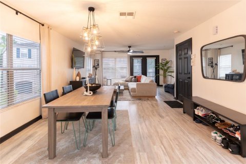 Townhouse in Tampa, Florida 3 bedrooms, 146.04 sq.m. № 2319008 - photo 10