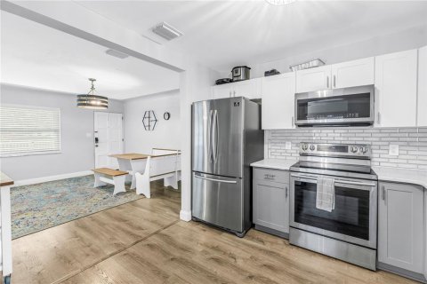 Casa en venta en Gulfport, Florida, 3 dormitorios, 97.83 m2 № 2151509 - foto 14