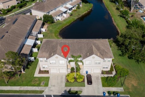 Townhouse in Sarasota, Florida 3 bedrooms, 138.33 sq.m. № 1750148 - photo 1