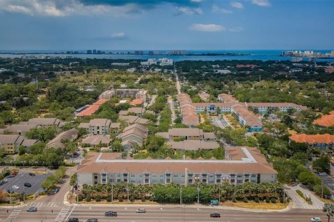 Condo in Clearwater, Florida, 1 bedroom  № 1719839 - photo 1