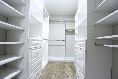 House in Tampa, Florida 3 bedrooms, 224.45 sq.m. № 2200525 - photo 28
