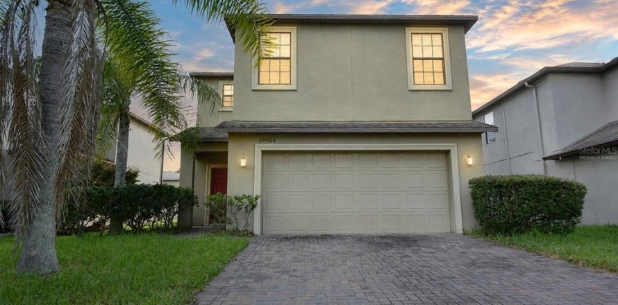 House in Tampa, Florida 3 bedrooms, 224.45 sq.m. № 2200525