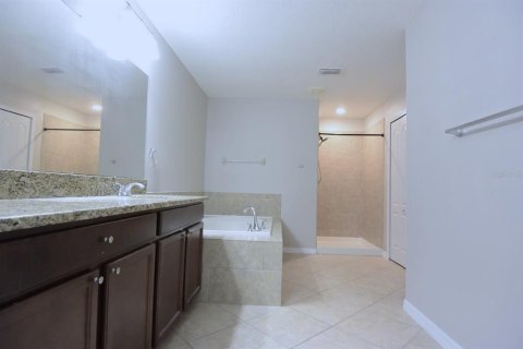 House in Tampa, Florida 3 bedrooms, 224.45 sq.m. № 2200525 - photo 29