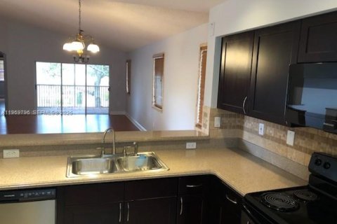 Condominio en alquiler en Miami Lakes, Florida, 2 dormitorios, 130.53 m2 № 2030630 - foto 7