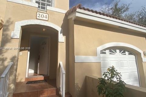 Condominio en Miami Lakes, Florida, 2 dormitorios  № 2030630