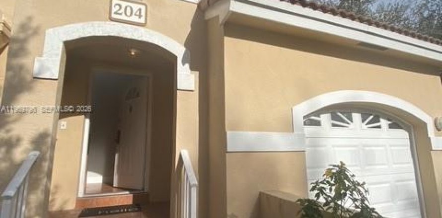 Condominio en Miami Lakes, Florida, 2 dormitorios  № 2030630