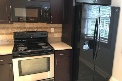 Condominio en alquiler en Miami Lakes, Florida, 2 dormitorios, 130.53 m2 № 2030630 - foto 6