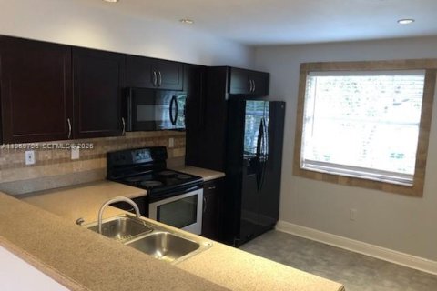 Condominio en alquiler en Miami Lakes, Florida, 2 dormitorios, 130.53 m2 № 2030630 - foto 5