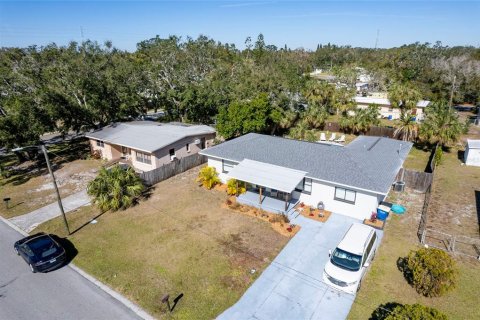 Casa en venta en Clearwater, Florida, 4 dormitorios, 156.91 m2 № 1508584 - foto 1