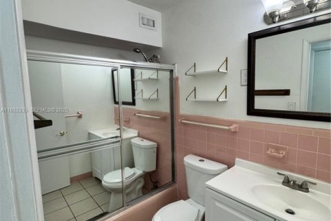 Снять в аренду виллу или дом в Майами, Флорида 3 спальни, 140.65м2, № 1991550 - фото 6