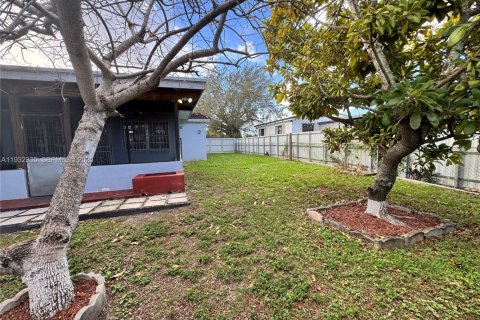 Снять в аренду виллу или дом в Майами, Флорида 3 спальни, 140.65м2, № 1991550 - фото 10