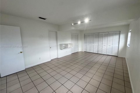 Снять в аренду виллу или дом в Майами, Флорида 3 спальни, 140.65м2, № 1991550 - фото 8