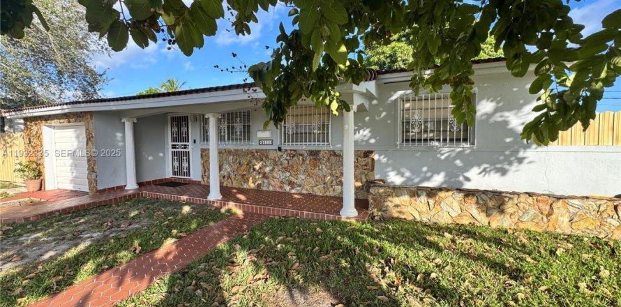 Дом в Майами, Флорида 3 спальни, 140.65м2 № 1991550