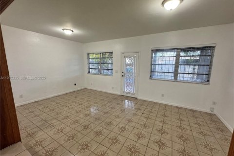 Снять в аренду виллу или дом в Майами, Флорида 3 спальни, 140.65м2, № 1991550 - фото 4