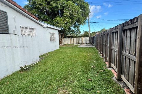 Снять в аренду виллу или дом в Майами, Флорида 3 спальни, 140.65м2, № 1991550 - фото 11