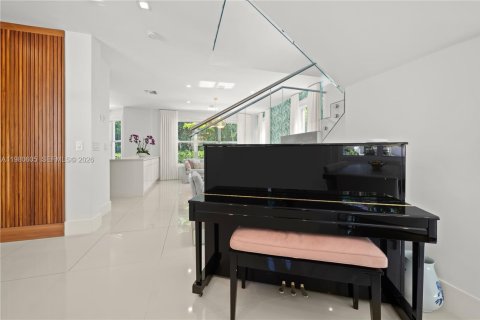 House in South Miami, Florida 4 bedrooms, 315.03 sq.m. № 2043091 - photo 21
