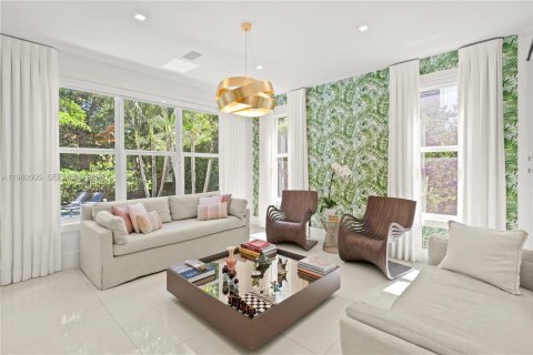 House in South Miami, Florida 4 bedrooms, 315.03 sq.m. № 2043091 - photo 9