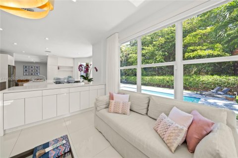 House in South Miami, Florida 4 bedrooms, 315.03 sq.m. № 2043091 - photo 11