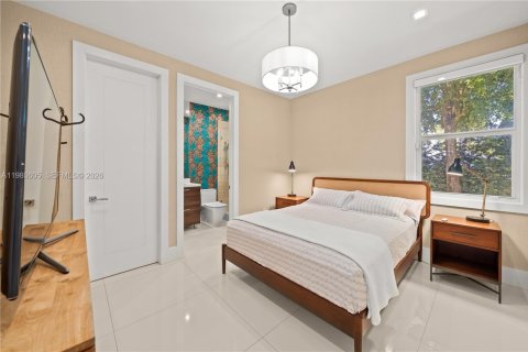 House in South Miami, Florida 4 bedrooms, 315.03 sq.m. № 2043091 - photo 27