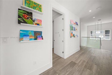 House in South Miami, Florida 4 bedrooms, 315.03 sq.m. № 2043091 - photo 30