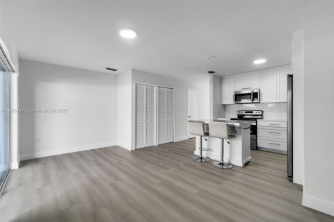 Townhouse in Miami, Florida 3 bedrooms, 141.49 sq.m. № 1814731 - photo 14