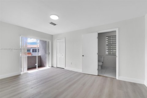 Townhouse in Miami, Florida 3 bedrooms, 141.49 sq.m. № 1814731 - photo 17