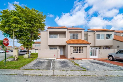 Townhouse in Miami, Florida 3 bedrooms, 141.49 sq.m. № 1814731 - photo 2