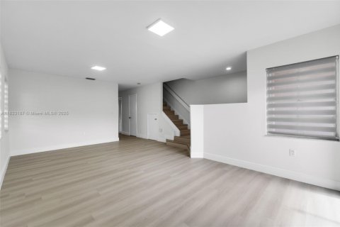 Townhouse in Miami, Florida 3 bedrooms, 141.49 sq.m. № 1814731 - photo 7