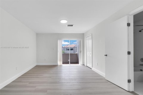 Townhouse in Miami, Florida 3 bedrooms, 141.49 sq.m. № 1814731 - photo 16