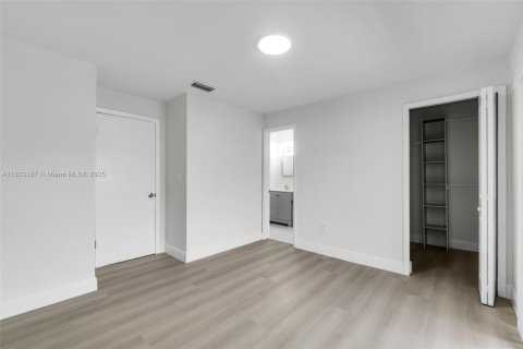 Townhouse in Miami, Florida 3 bedrooms, 141.49 sq.m. № 1814731 - photo 25
