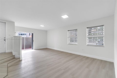 Townhouse in Miami, Florida 3 bedrooms, 141.49 sq.m. № 1814731 - photo 1