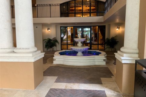 Condo in Coral Gables, Florida, 2 bedrooms  № 1839634 - photo 5