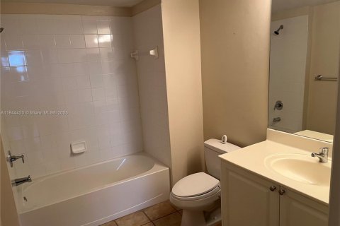 Condo in Coral Gables, Florida, 2 bedrooms  № 1839634 - photo 13